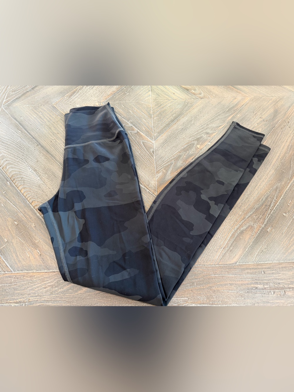 ALO Yoga Black Camo Leggings XS